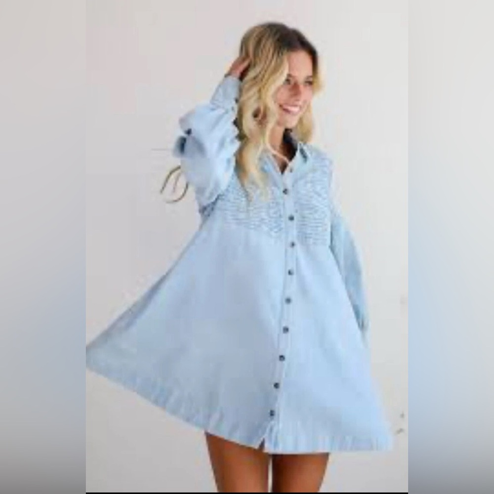 Free People Denim Find Me Now Mini Dress Buttons Smocked Glacier Blue S NWT - Picture 5 of 6